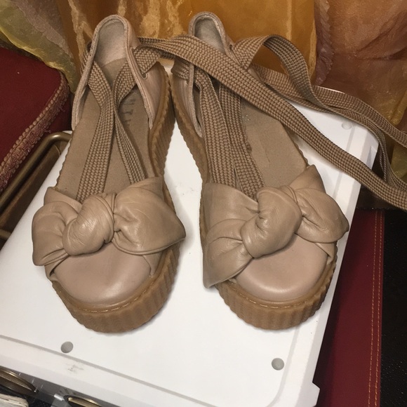 FENTY - Picture 1 of 3